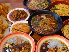 -爆炸头阿姨小四川正宗川味小吃(无任何分店)