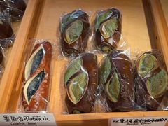 -天井·丑面包搭咖啡