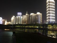 -万绿园