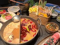 云南酸菜萝卜锅-大龙燚·旷野鲜火锅(广州首店)