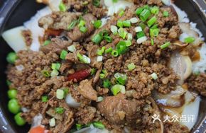 Braised Pig Ear and Intestine Double-Row Rice Bowl