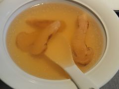 鸡汤炖松茸-怡情荟•海鲜青岛菜(五四广场旗舰店)