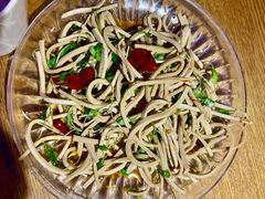 香椿苗豆腐丝-谢蟹浓·肉蟹煲(新奥店)
