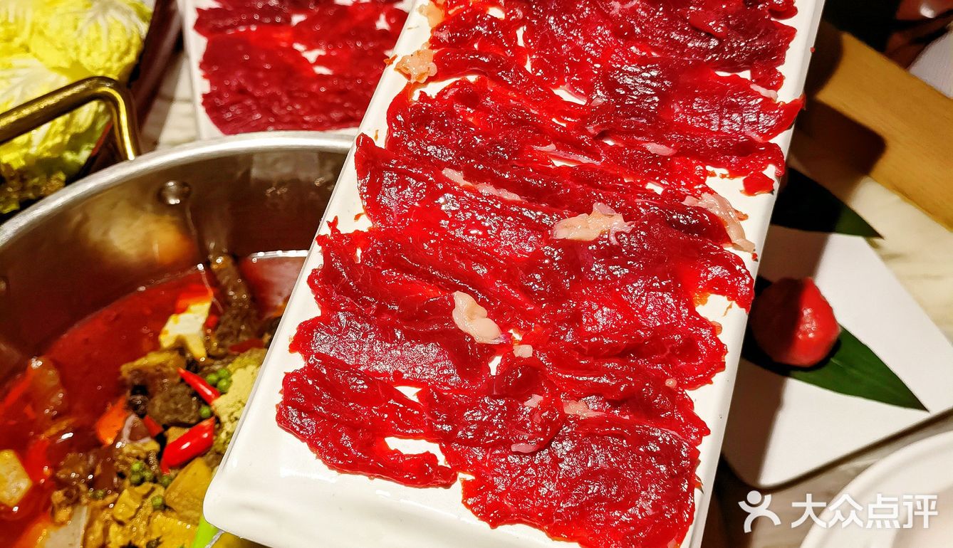 杭州探店｜必打卡地道牛肉火锅爆炸好吃 天呐杭州这家牛
