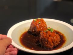 鸭蛋黄狮子头-梅飞酒家(桑园路店)