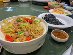 -鸿星花园酒家(银亿家园店)