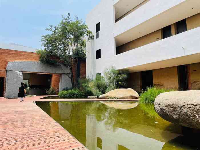 第二次来,主要带小孩过来感受建筑风格.