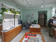 -视野联行眼镜•蔡司•依视路(温江店)