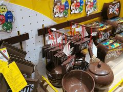 -m豆巧克力世界(上海世茂广场店)