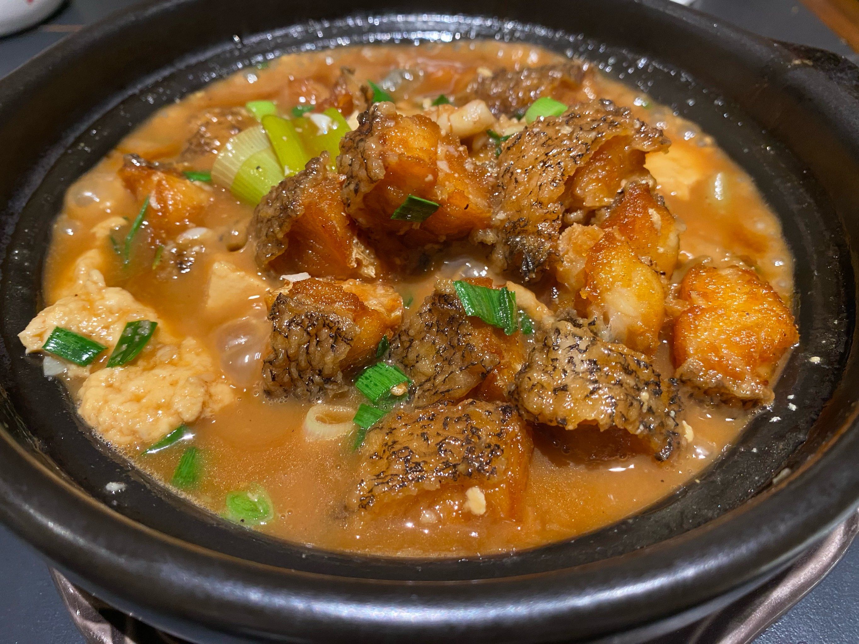 推荐那个鱼尾,鱼尾居然可以吃,还嘎嘣脆,太好吃了
还有鳕鱼烧豆腐