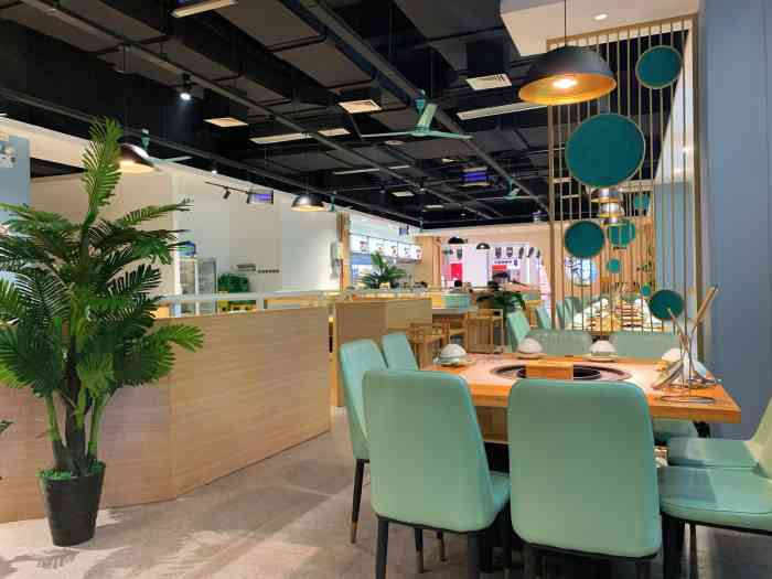 位置:渝北空港茂宸广场店a馆2楼70务:老板特别热情,和顾客做调查