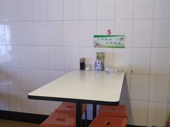 -烤鸭肉夹馍鸭汤店