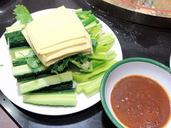 蘸酱菜-缘福乡村铁锅炖民宿(八达岭店)