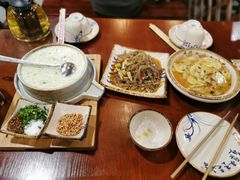-黄桷树曹家私房菜(江与城店)