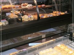 面包甜点陈列柜-巴黎优朵烘焙馆(菱角湖壹号店)