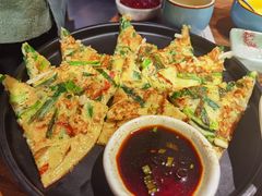 海鲜葱饼-明洞阿姨·韩式酱蟹烤肉·创意料理(三元桥店)