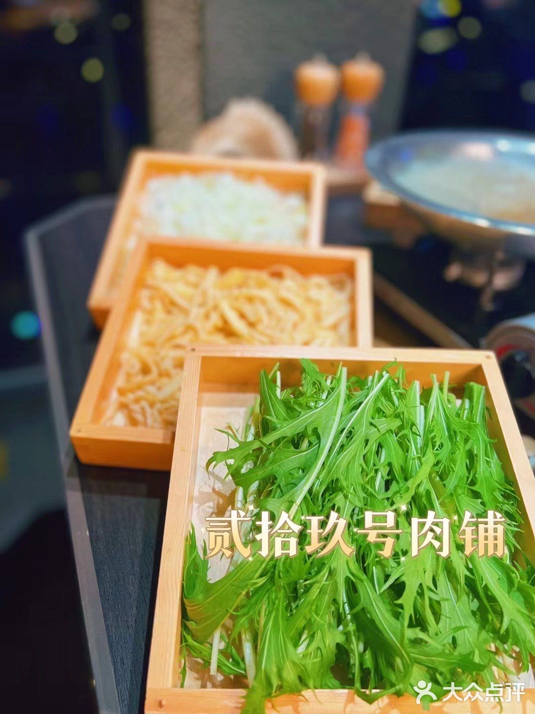 入秋的季节🍂来亮马河旁跟好朋友吃顿小火锅🍲[吐]