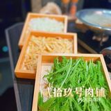 入秋的季节🍂来亮马河旁跟好朋友吃顿小火锅🍲[吐]