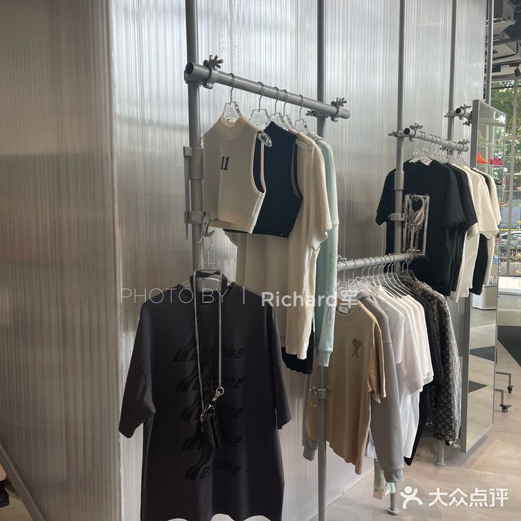 成都逛街新鲜事II：KNOWIN透明鞋墙，明亮酷🆒炫[笑脸]