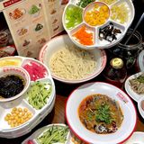 想吃正宗的老北京炸酱面来吃方砖厂就对啦