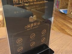 -新华里咖啡书吧(新华书店小寨店)