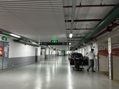 -人民广场-地下停车场