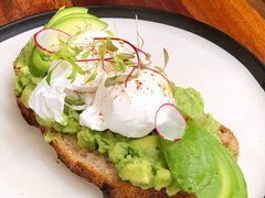 牛油果温泉蛋吐司-O'mills Sourdough Bakery&Bistro(永嘉路店)