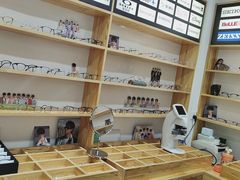 -豪门视光·星趣控·蔡司依视路眼镜代理商(中央大街店)