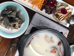 -阿鹏故事云南野生菌火锅(人民路店)