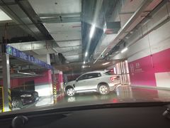-中庚漫游城停车场