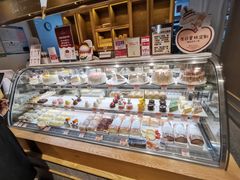面包甜点陈列柜-西村叔叔的店·面包·甜品·蛋糕(崂山丽达店)