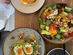 牛油果煮蛋吐司-RAC BAR(安福路店)