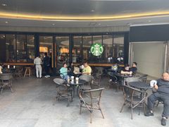 等位区-星巴克臻选(深圳金光华店)