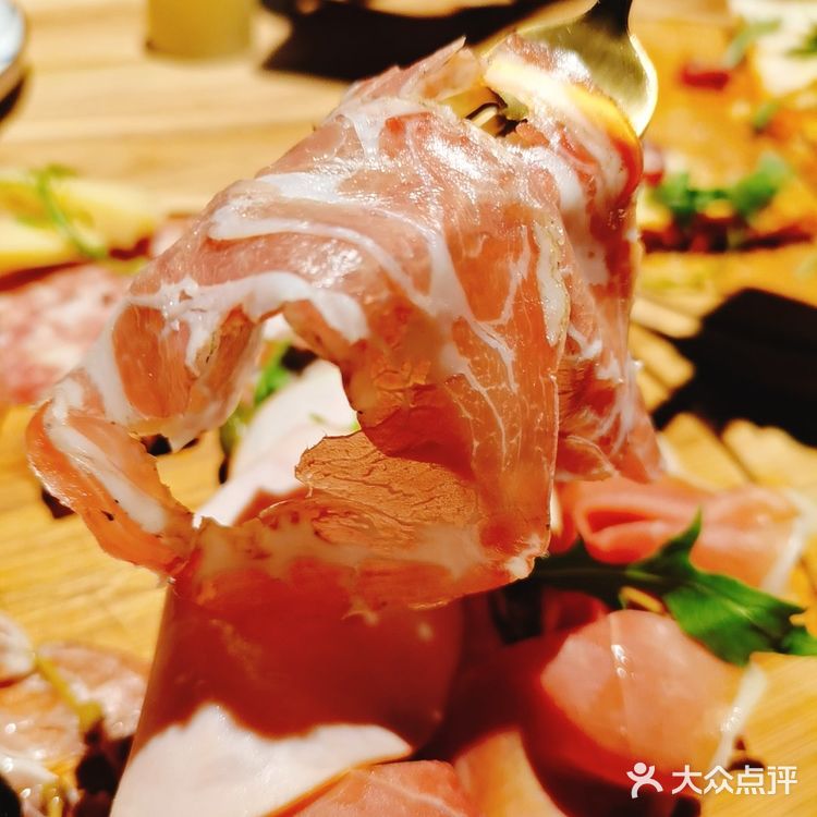 红酒🍷，美女，感受惬意的法式浪漫～