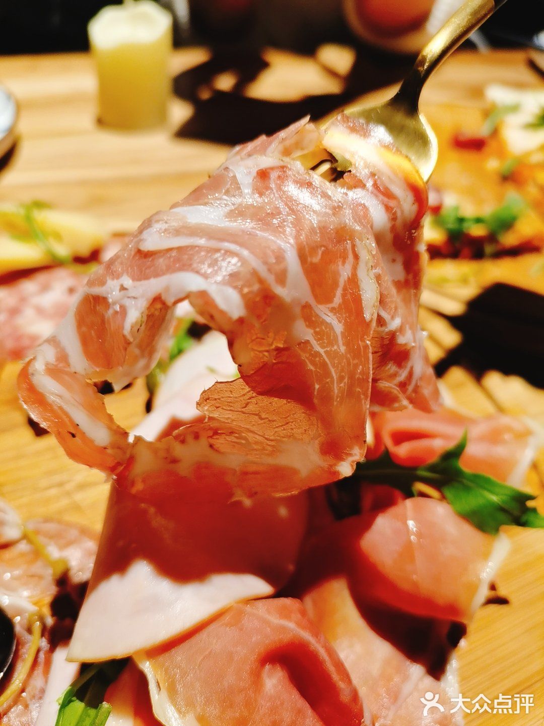 红酒🍷，美女，感受惬意的法式浪漫～