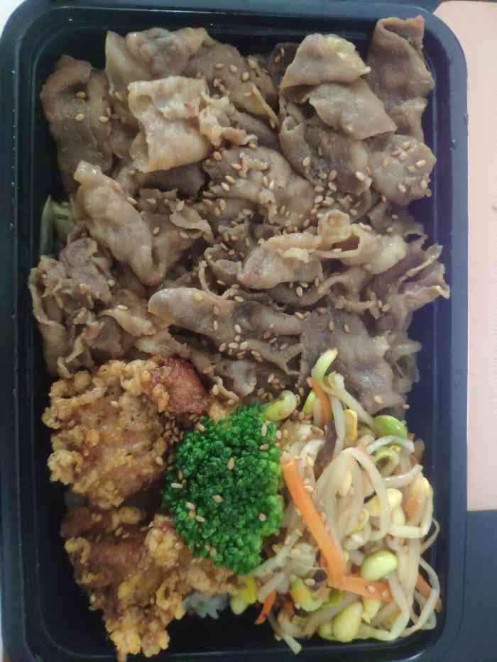 懒人来定外卖了此次下单人气单品大份牛肉饭居然没有吃完真是罪过