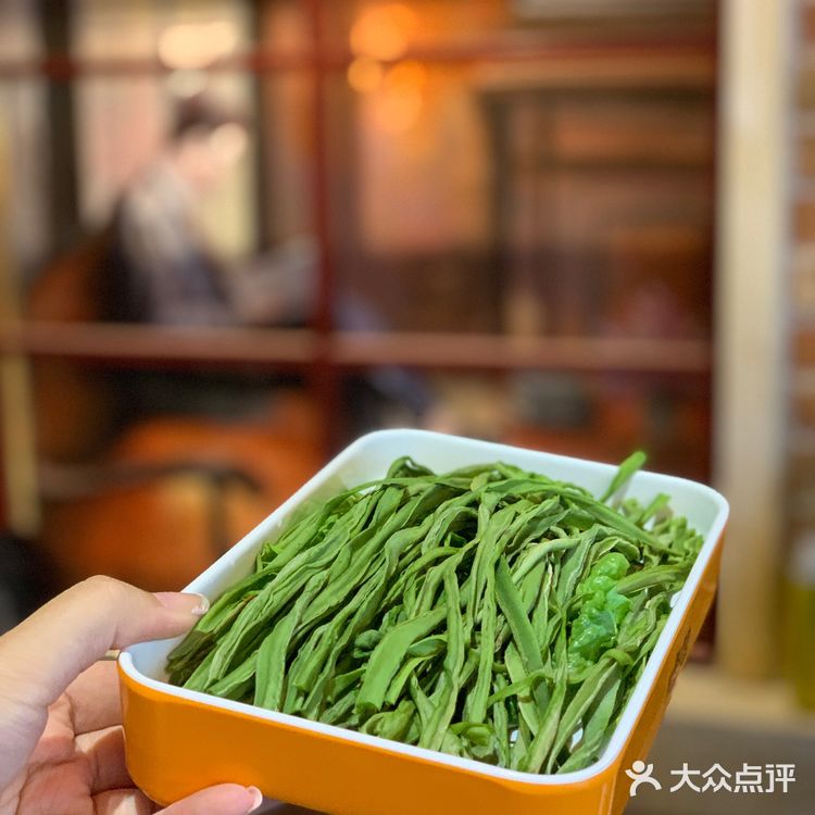 我在人民广场马路边边吃串儿