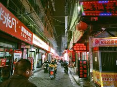 -许西美食一条街