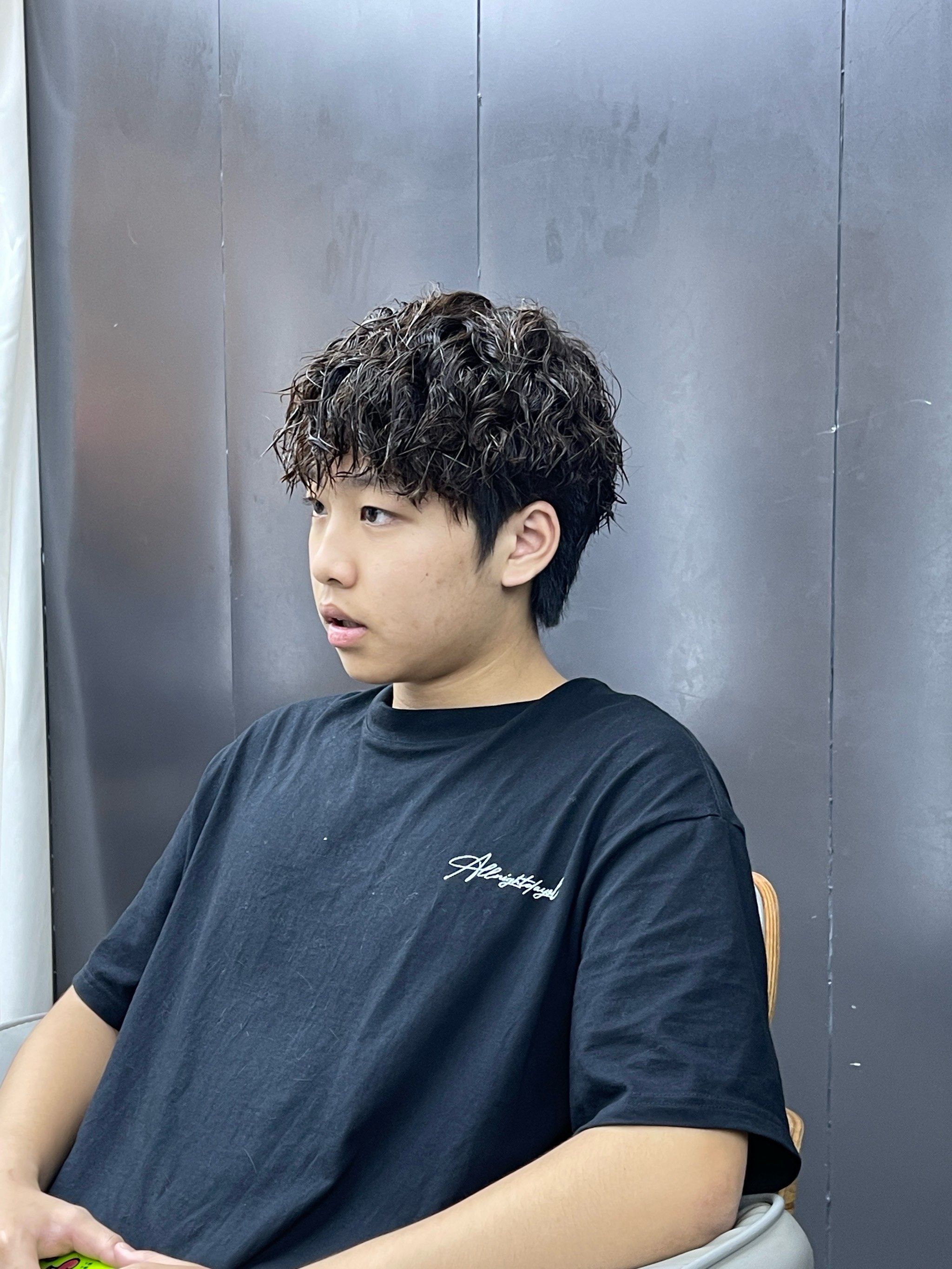 新潮男发型必看哦美式羊毛卷