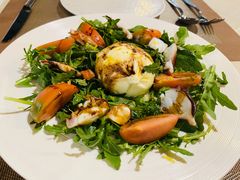 布拉塔奶酪佐章鱼番茄芝麻菜沙拉-BONAZZA 意大利餐厅
