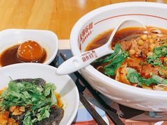 -呷佬·长沙手工米粉(金沙江路店)