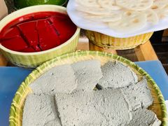 -二荆条·蜀鲜汇城市森林火锅