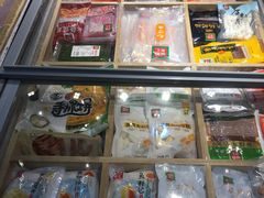 面包甜点陈列柜-锅圈食汇火锅烧烤食材超市(凤城六路店)