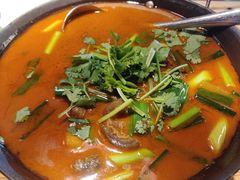 木姜子香猪锅-缘生态云南菜·野生菌庭院餐厅(华侨城店)