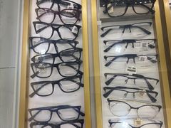 -美式眼镜·授权蔡司.依视路.尼康.豪雅.明月(人民广场店)