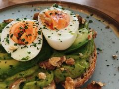 牛油果煮蛋吐司-RAC BAR(安福路店)