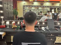 -东方先生国潮男士理发馆