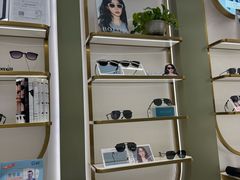 -目上眼镜·蔡司依视路授权(青浦宝龙店)