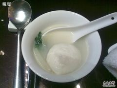香菜豆腐鱼丸汤-长兴楼饭店
