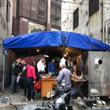 路过看到这里挤满了人，临时改变主意进来吃 店没有名字